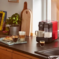 Tchibo Cafissimo Milk Kaffeemaschine Kapselmaschine Inkl. 30 Kapseln Für Caffè Crema, Espresso, Kaffee Und Milchspezialitäten, Rot -Kaffeegetränkeladen 0ab6ba70609adefa4566536c2dc03766