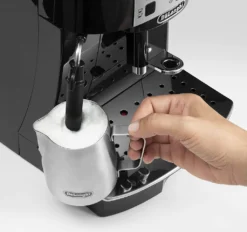 De'Longhi DeLonghi ECAM 22.110B MagnificaS Kaffeevollautomat Schwarz -Kaffeegetränkeladen 1fa85045b9092407557d4e47c7dee408