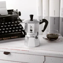 Bialetti Moka Express, Espressokocher 6Tassen + Adapterplatte Induktion -Kaffeegetränkeladen 353fa8040ab65b458b2c36c12de2646e