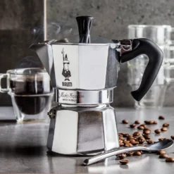 Bialetti Moka Express - 3 Tassen Espressokocher -Kaffeegetränkeladen 389e12ed31c5b0eae3c0c57a14e0d970