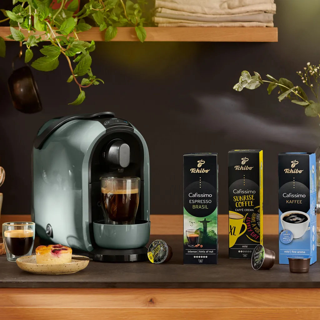 Tchibo Cafissimo Pure Kaffeemaschine Kapselmaschine Inkl. 30 Kapseln Für Caffè Crema, Espresso Und Kaffee, Arctic Green 5 Tchibo Cafissimo Pure Kaffeemaschine Kapselmaschine Inkl. 30 Kapseln Für Caffè Crema, Espresso Und Kaffee, Arctic Green – Bild 3